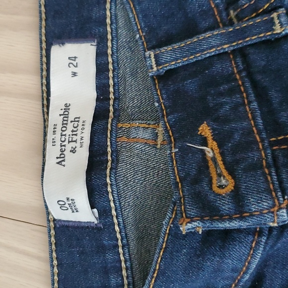 Abercrombie & Fitch Short Shorts - Size 00 - Picture 2 of 3